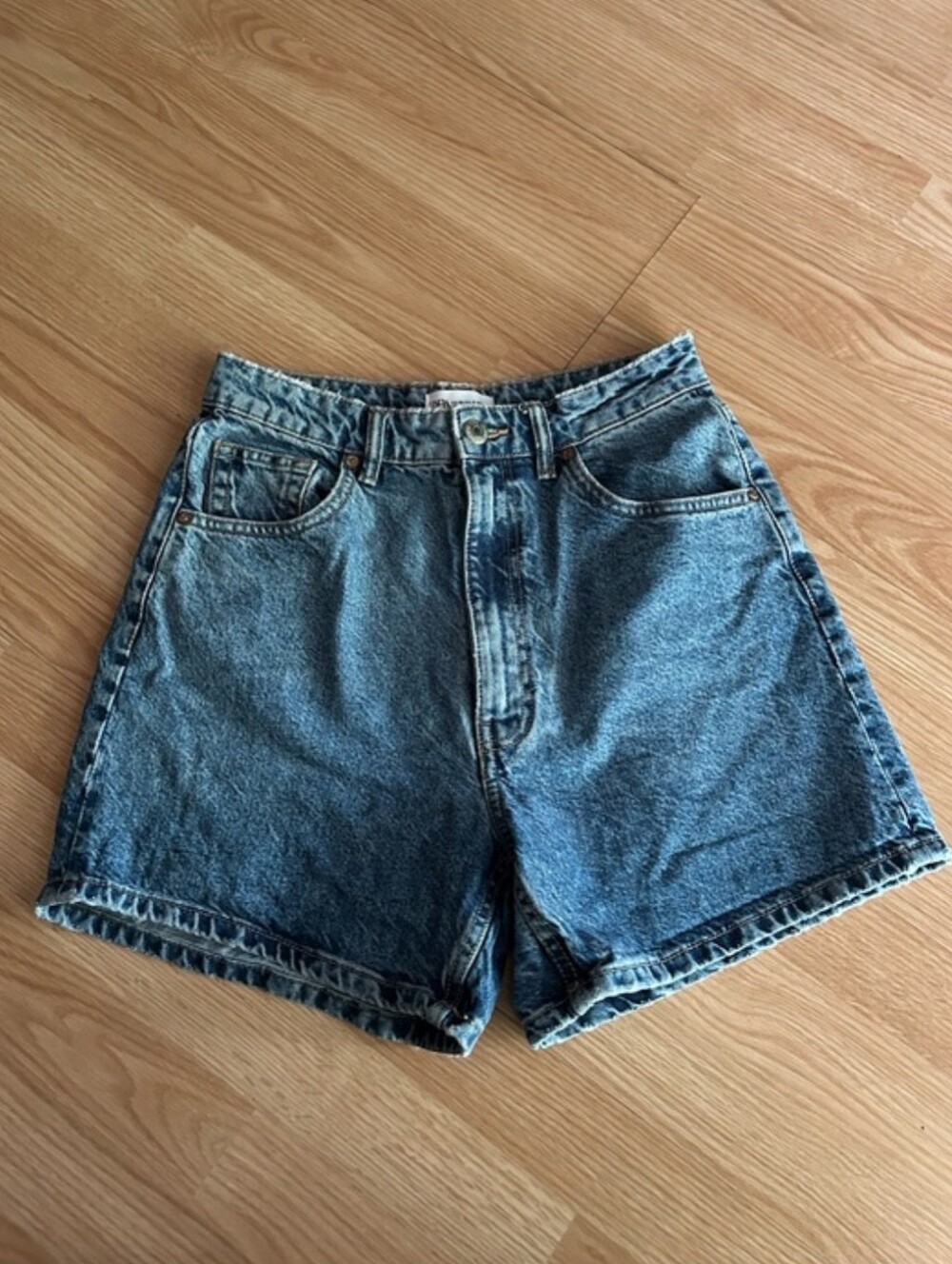 Zara Denim High Rise Mom Jean Shorts Size 6